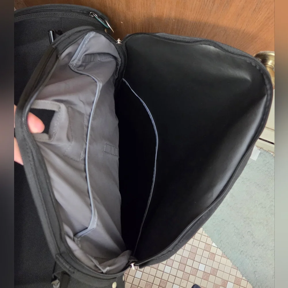 Bankroll Convertible Black Garment Storage Bag with Carry Handle